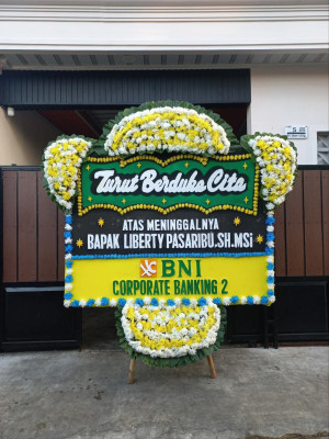 Papan Bunga Duka di Senduro