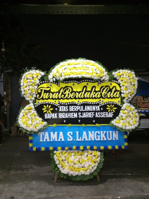 Papan Bunga Duka di Senduro